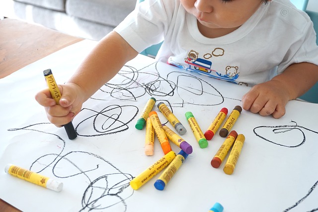 Bambino che disegna